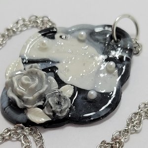 Marbled necklace
