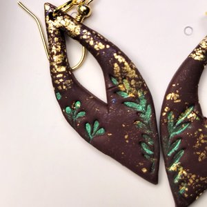 Lupine's Leafy Dangles