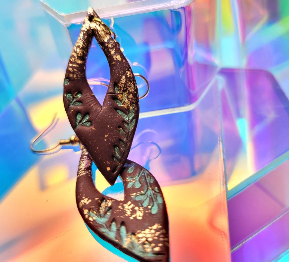 Lupine's Leafy Dangles
