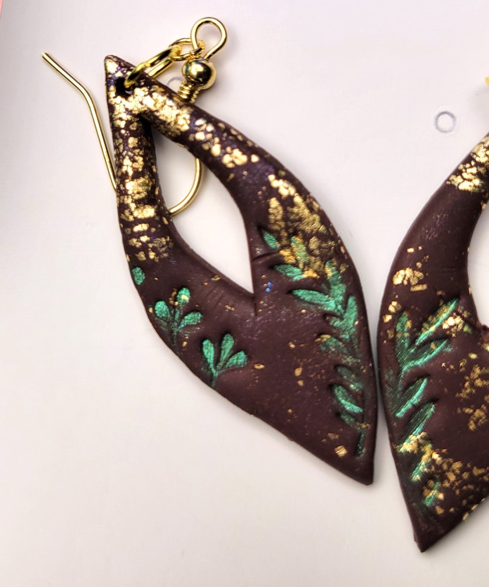 Lupine's Leafy Dangles