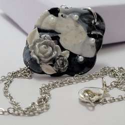 Marbled necklace