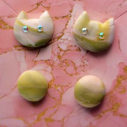 Creampuff Stud Set